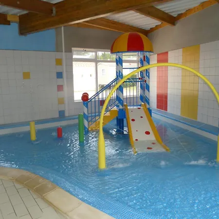 Le Clos Des Pins Camping